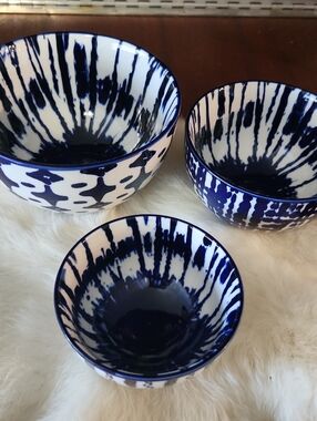 West Elm Indigo Tie Die Neating Bowls (3)